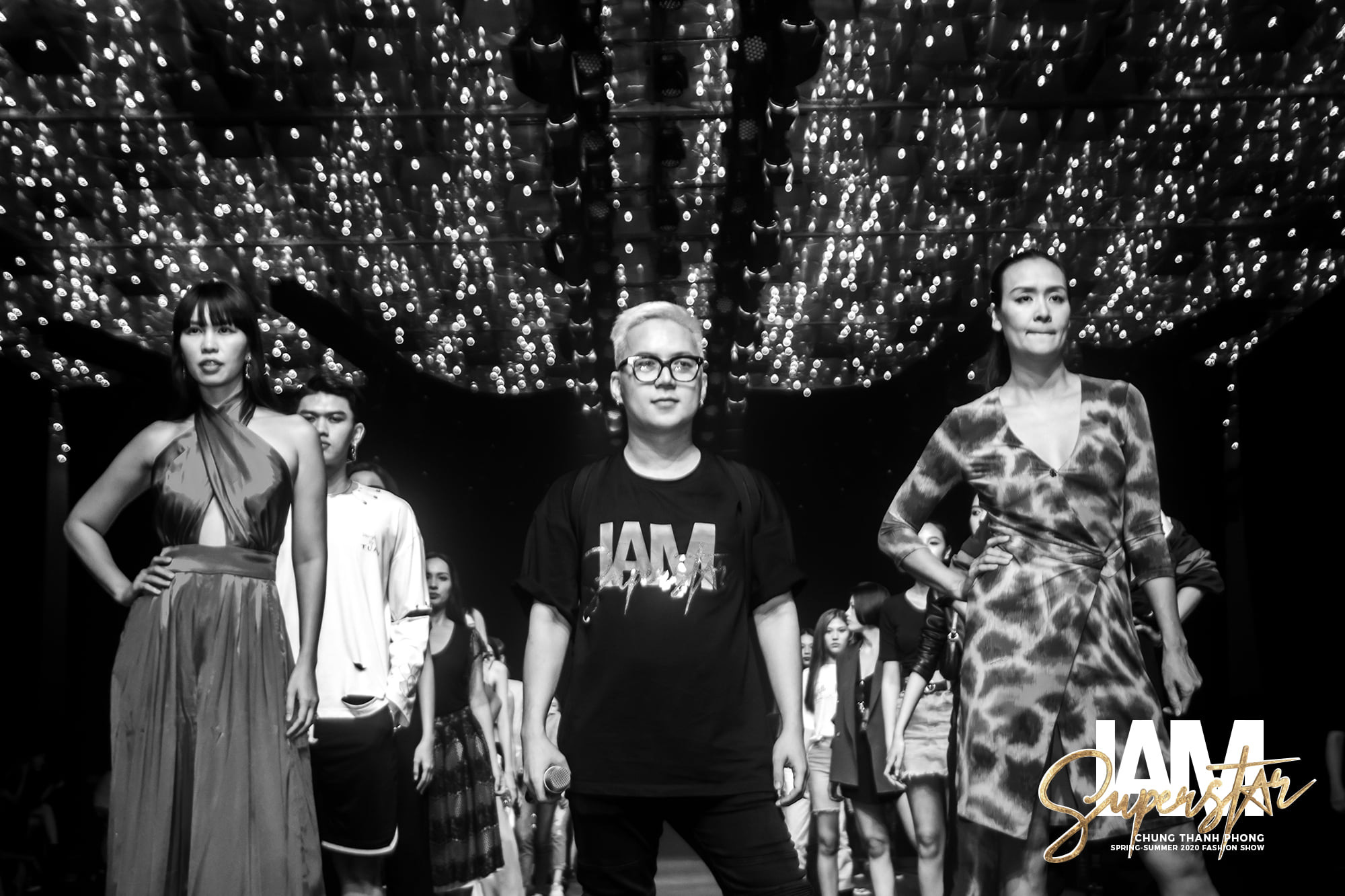 Ngắm nh&igrave;n to&agrave;n bộ chi tiết khủng từ show thời trang c&aacute; nh&acirc;n thứ 2 của NTK Chung Thanh Phong - Ảnh 10.