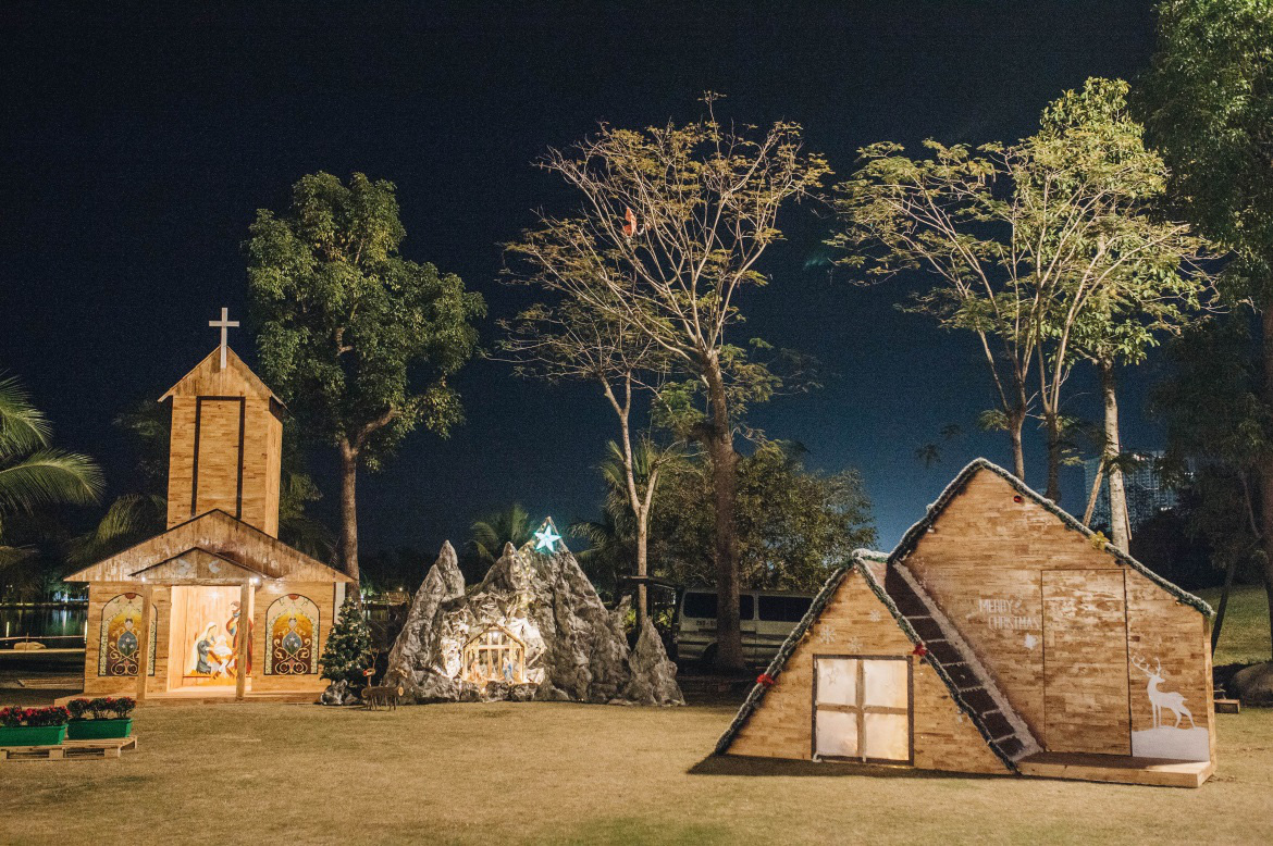 Du khách đổ xô về Ecopark check-in làng Bắc Âu siêu ảo diệu - Ảnh 5.