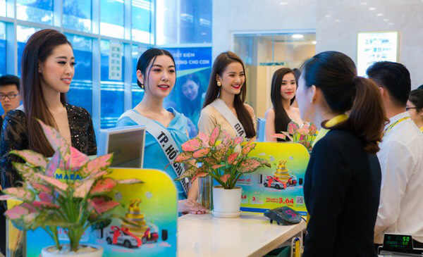 Nam A Bank trao thẻ JCB cho tân Hoa hậu Hoàn vũ Việt Nam 2019 - Ảnh 2.
