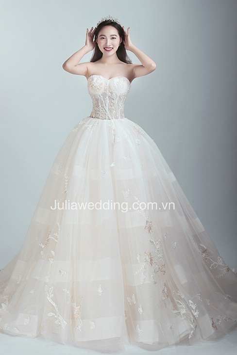 JULIA ra mắt BST váy cưới 2019 giúp cô dâu tỏa sáng trong ngày trọng đại - Ảnh 8.