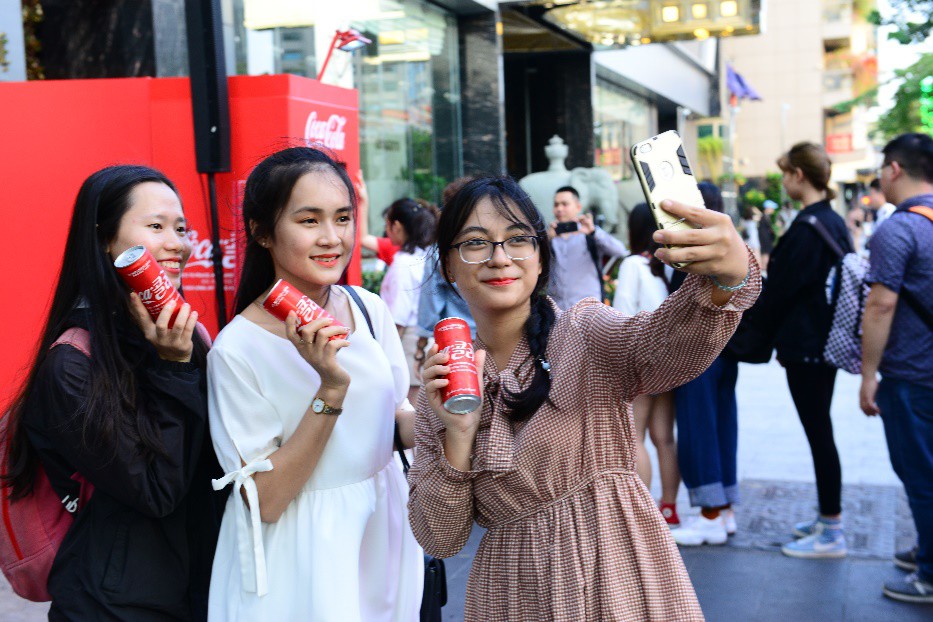 Giới trẻ đứng ngồi không yên với mẫu lon đặc biệt vừa ra mắt của Coca-Cola - Ảnh 6.