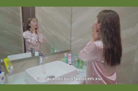 Muốn tóc hết bết dầu mùa nắng nóng, học ngay Kaity Nguyễn, Bảo Thanh Let’s Play Make Up với bảo bối sau! - Ảnh 2.
