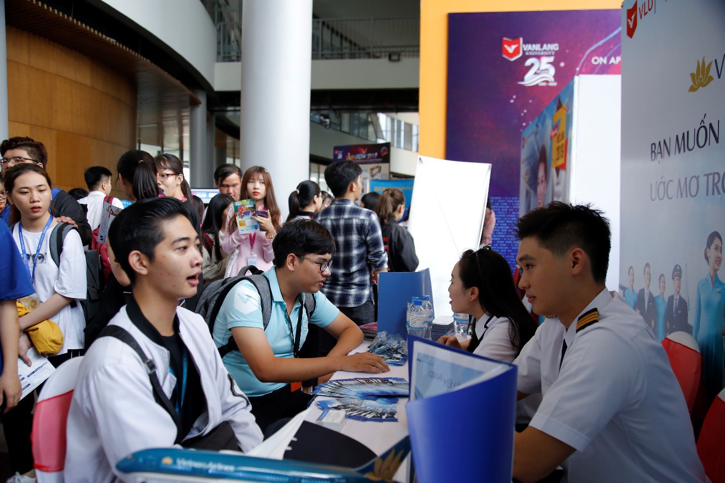 Đại học Văn Lang trở thành cầu nối trực tiếp giữa doanh nghiệp và sinh viên - Ảnh 3.