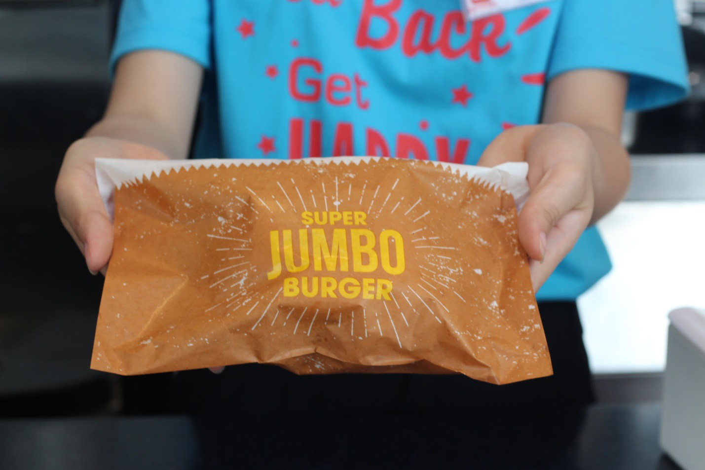 Lotteria khoấy đảo mùa hè với “gã khổng lồ” Super Jumbo Burger - Ảnh 2.