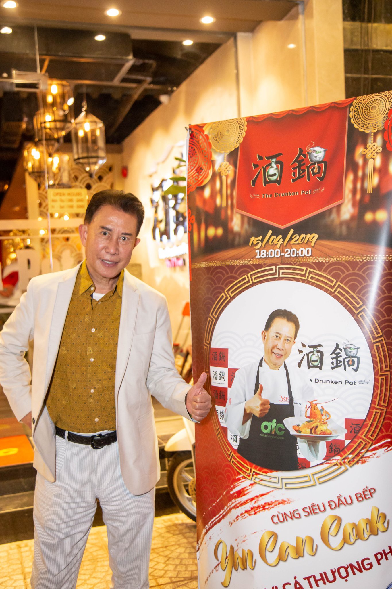 Siêu Đầu Bếp Yan Can Cook Khám Phá Món Mới Của Nhà Hàng Lẩu Khói Hong Kong