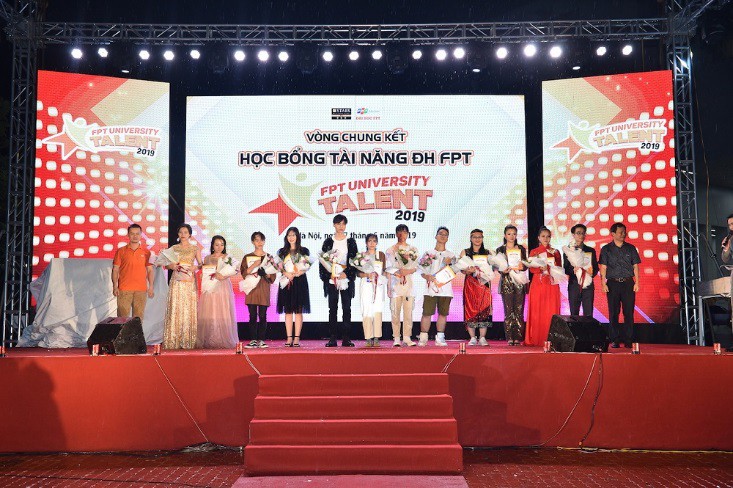 Nữ sinh Hà Nội “đốn tim” Noo Phước Thịnh giành Quán quân cuộc thi tài năng ĐH FPT - Ảnh 10.