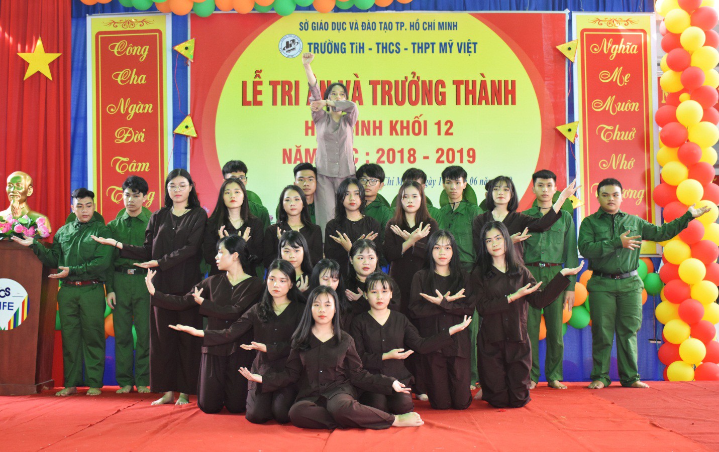 Nước mắt xen lẫn niềm vui trong lễ tri ân và trưởng thành của teen Mỹ Việt - Ảnh 6.