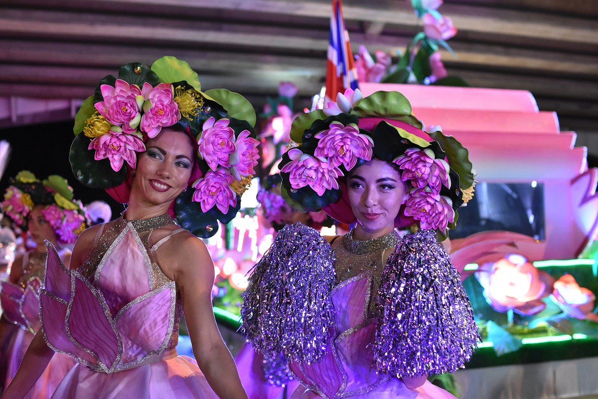 Khám phá những màn trình diễn nghệ thuật rực rỡ sắc màu tại Carnival đường phố DIFF 2019 - Ảnh 2.