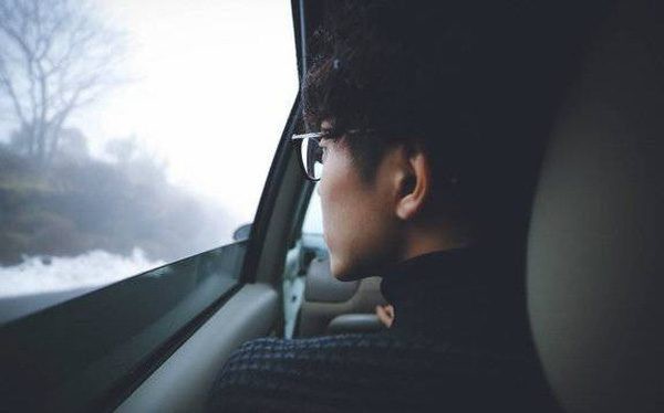 Về nh&agrave; đi con v&agrave; nỗi buồn thanh xu&acirc;n nơi đất kh&aacute;ch - Ảnh 3.