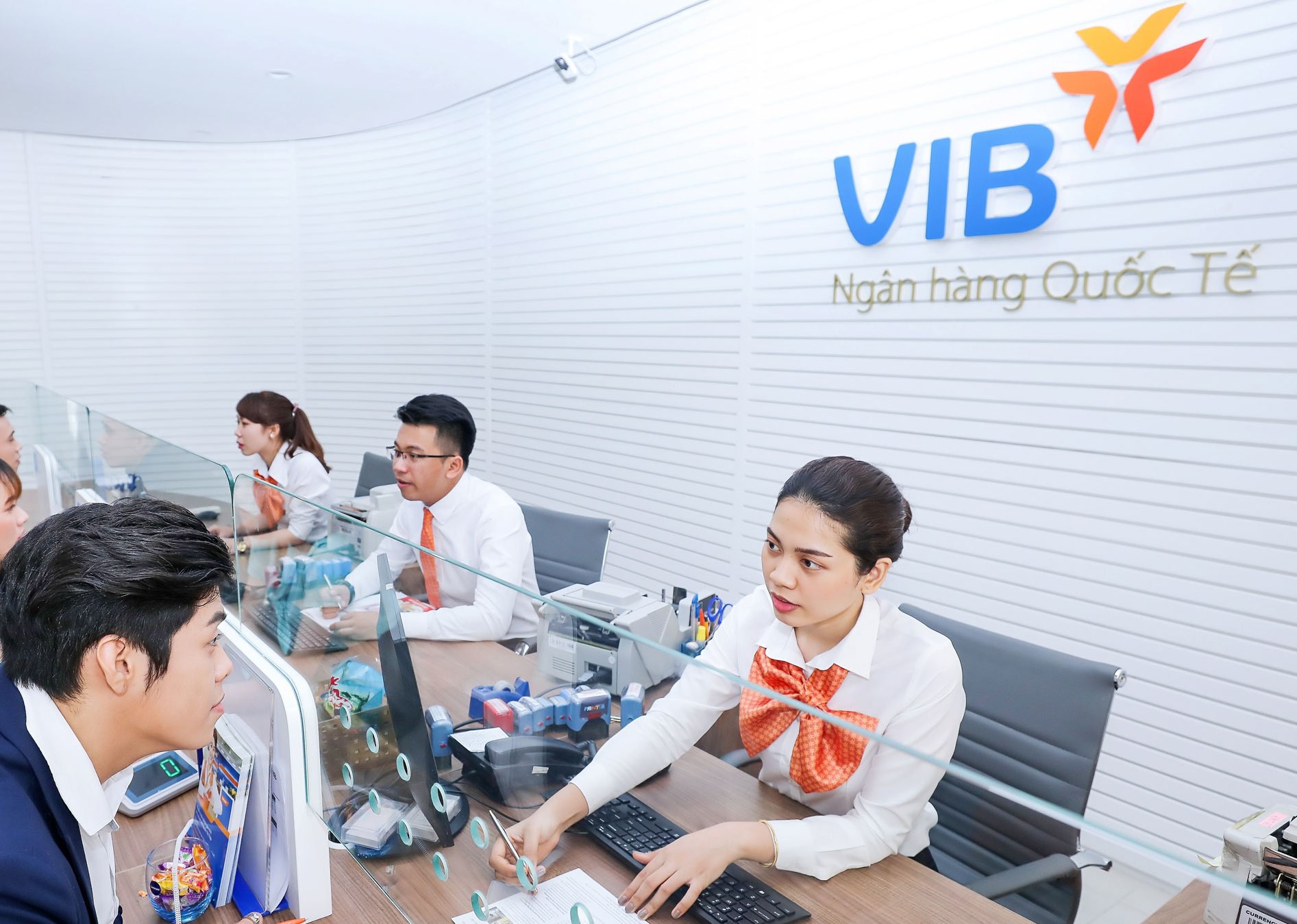 Gửi tiết kiệm 1 nhận 3 ưu đãi lãi suất tại VIB - Ảnh 1. Gửi tiết kiệm 1 nhận 3 ưu đãi lãi suất tại VIB - Ảnh 1.