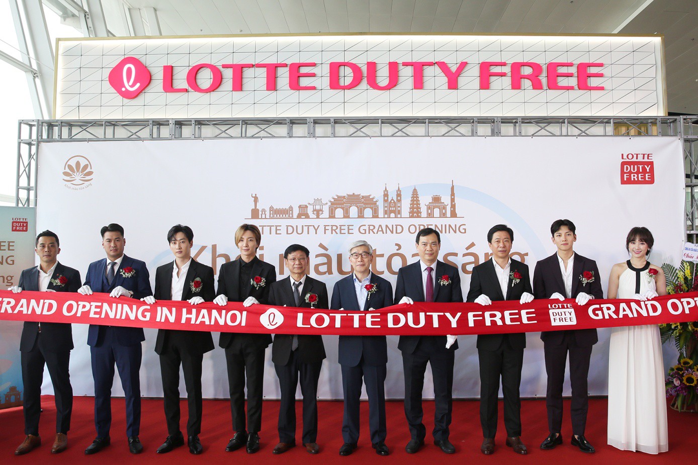 Lotte Duty Free khai trương tại sân bay quốc tế Nội Bài - Ảnh 1.
