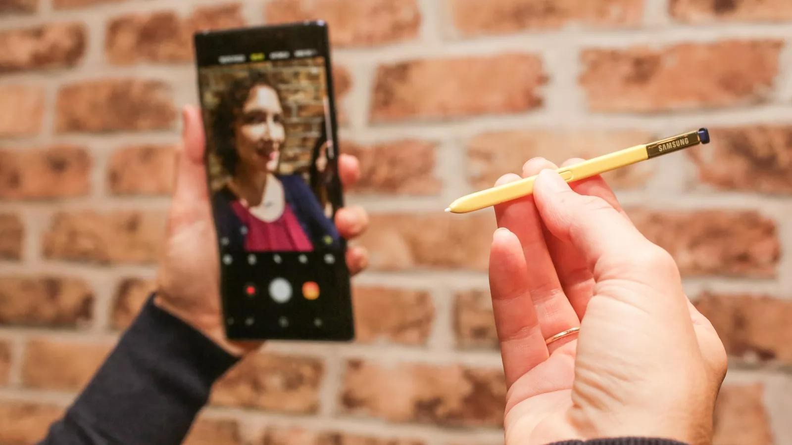 Không phải là điện thoại đầu tiên có kèm bút, nhưng Galaxy Note mới là chiếc smartphone duy nhất có cây bút “ăn tiền” - Ảnh 2.