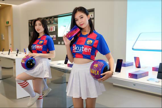 Sở hữu bộ quà công nghệ hấp dẫn khi mua Reno 10x Zoom FC Barcelona tại OPPO Shop - Ảnh 1.