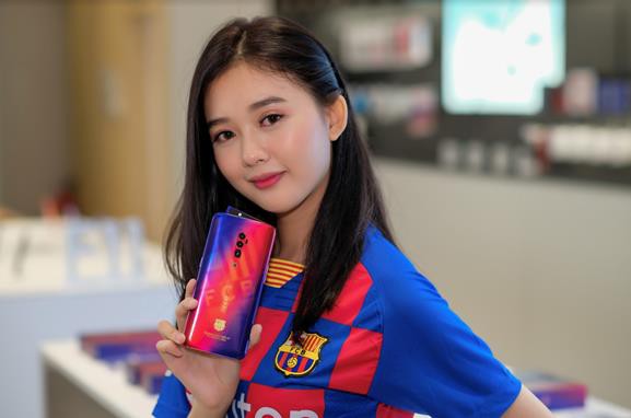 Sở hữu bộ quà công nghệ hấp dẫn khi mua Reno 10x Zoom FC Barcelona tại OPPO Shop - Ảnh 2.