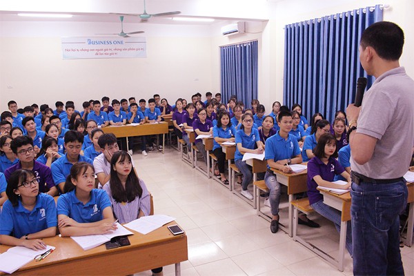 Giới trẻ th&iacute;ch th&uacute; m&ocirc; h&igrave;nh đ&agrave;o tạo ng&agrave;nh Quản trị Kinh doanh mới - Ảnh 2.