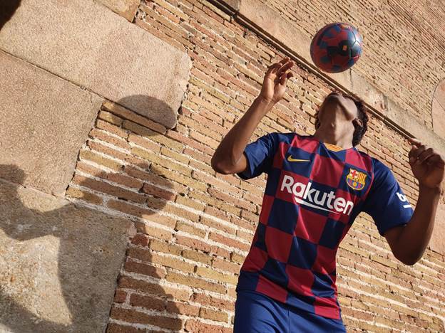 Niềm đam m&ecirc; b&oacute;ng đ&aacute; bất tận qua ống k&iacute;nh OPPO Reno 10x Zoom phi&ecirc;n bản giới hạn FC Barcelona - Ảnh 12.