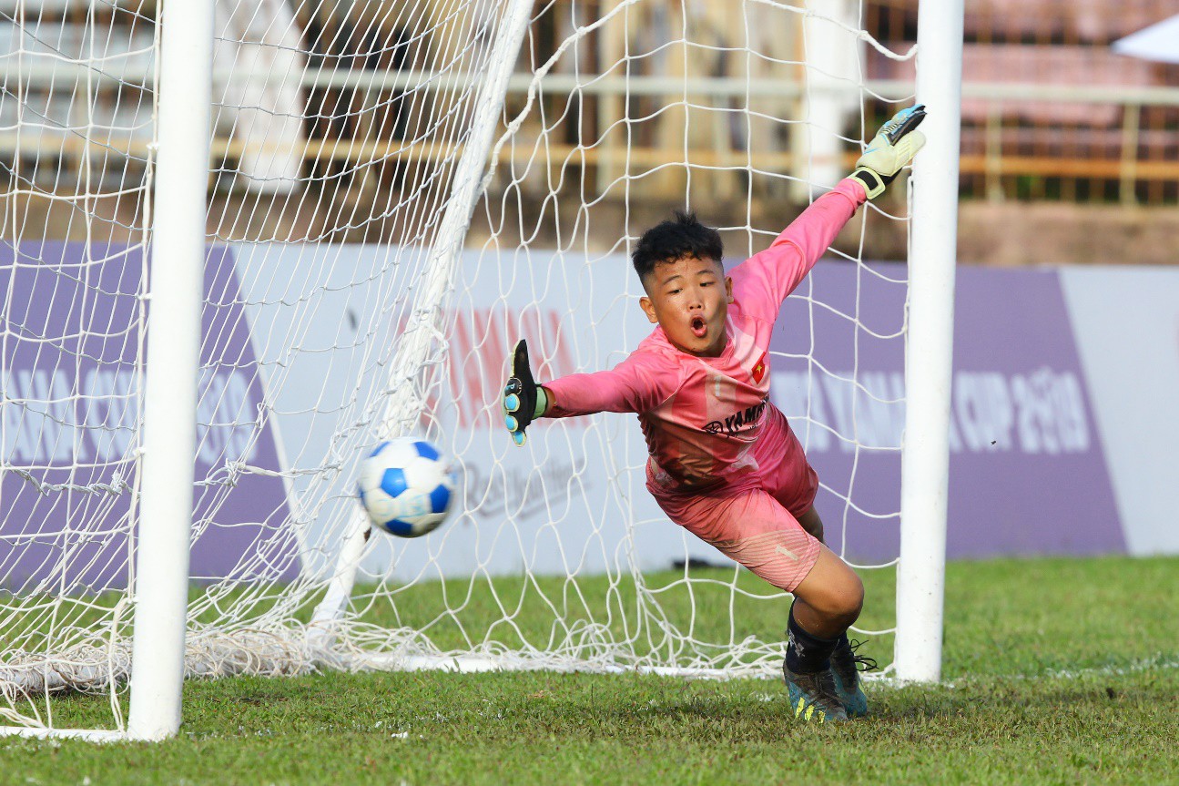 Người hâm mộ “phát sốt” với những trận đấu nghẹt thở của giải U13 Yamaha Cup 2019 tại Đắk Lắk - Ảnh 4.