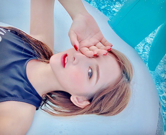 Chân dung bạn nữ xéo xắt tạt nước Amee trong MV mới “Dấu yêu vô hình” - Ảnh 9.