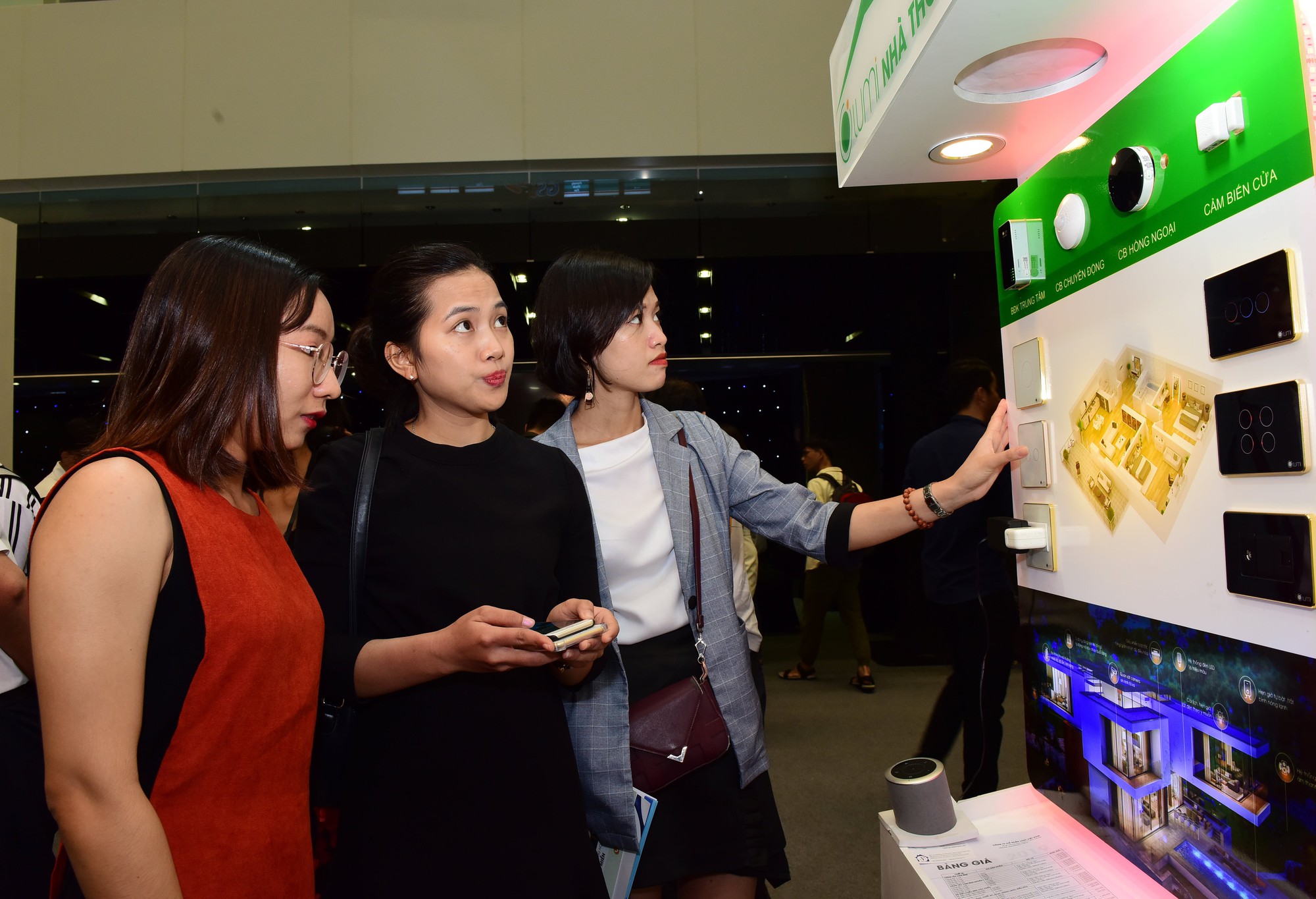 Người dân TP.HCM thích thú trải nghiệm tốc độ 5G và các dịch vụ IoT của Viettel - Ảnh 6.