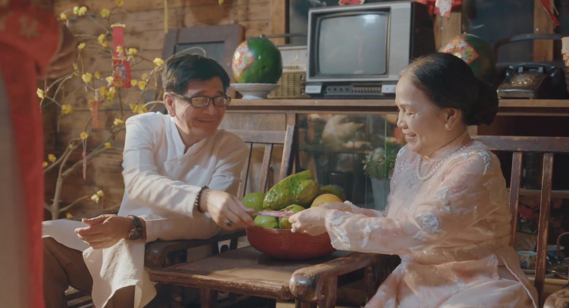 Lời nguyền xin lì xì của “em gái” Shin Hồng Vịnh cuối cùng đã được Nhikolai Đinh hóa giải bằng trận mưa tài lộc - Ảnh 3.