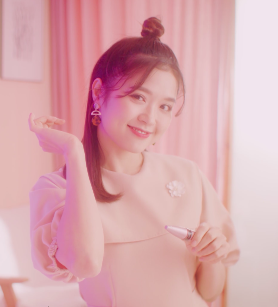 Lâu lắm mới có dự án tái xuất, Suni Hạ Linh gây sốt với nhan sắc xinh đẹp như thiên thần trong MV mới - Ảnh 3.