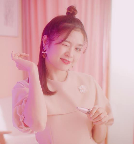 Lâu lắm mới có dự án tái xuất, Suni Hạ Linh gây sốt với nhan sắc xinh đẹp như thiên thần trong MV mới - Ảnh 2.