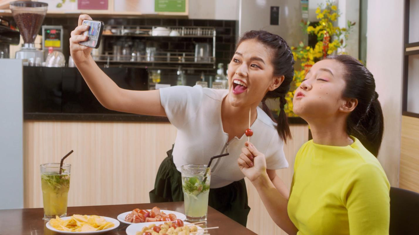 Lãnh đủ “combo” mụn hoành hành và tình trạng “bốc hỏa” phổ biến như cơm bữa trong dịp Tết - Ảnh 2. Lãnh đủ “combo” mụn hoành hành và tình trạng “bốc hỏa” phổ biến như cơm bữa trong dịp Tết - Ảnh 2.