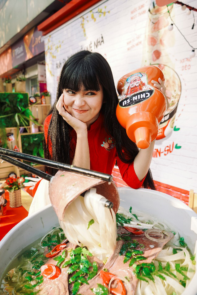 Xuýt xoa với loạt ảnh hot girl Mắt Biếc check-in với các siêu phẩm siêu to khổng lồ tại Góc Phố Xuân 2020 - Ảnh 2.