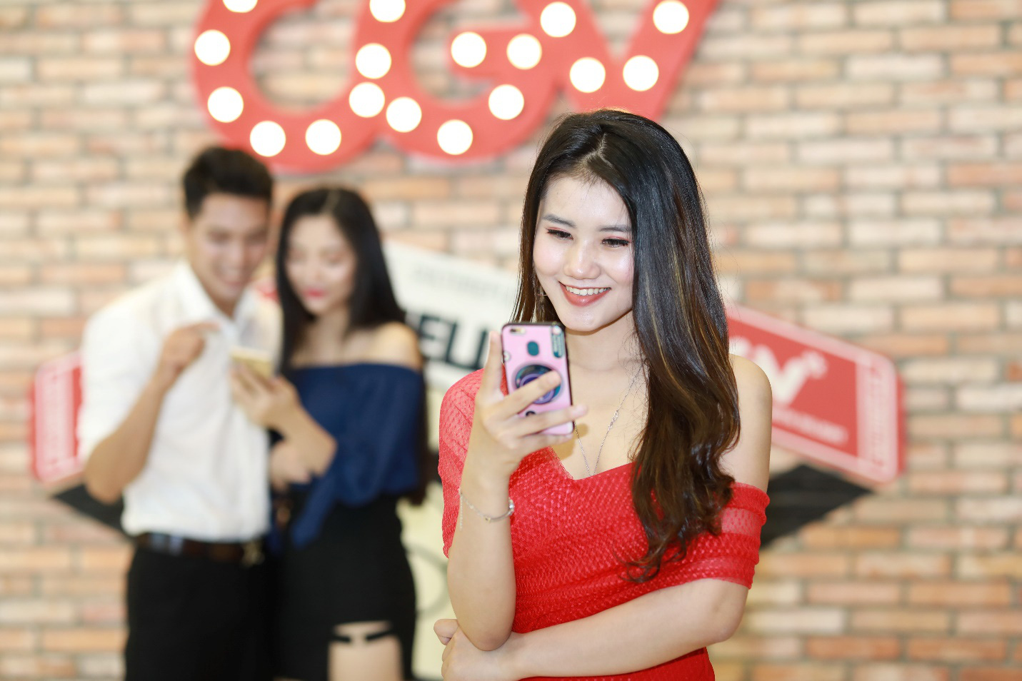 Viettel lì xì cho khách hàng đêm giao thừa: Chỉ cần nhanh tay, có ngay quà với số 2020 - Ảnh 1.