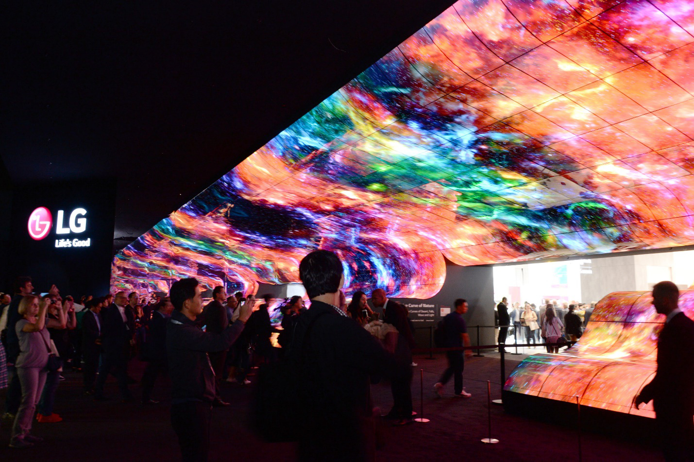 Vì sao 15 hãng TV lớn đều theo đuổi OLED hay còn gọi là Organic LED? - Ảnh 4. Vì sao 15 hãng TV lớn đều theo đuổi OLED hay còn gọi là Organic LED? - Ảnh 4.