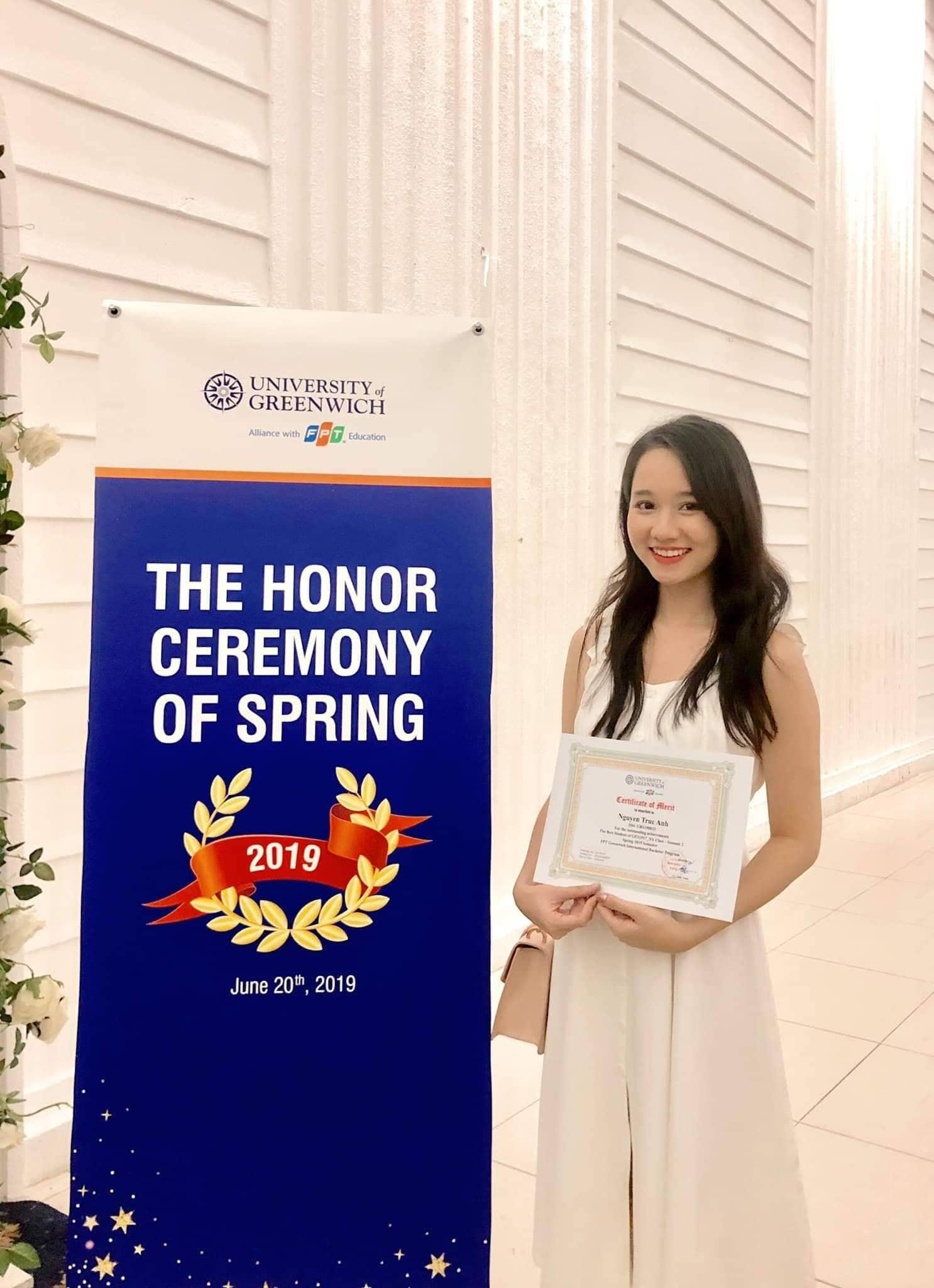 Kh&ocirc;ng những xinh đẹp, H&agrave; Lan của Mắt biếc c&ograve;n c&oacute; th&agrave;nh t&iacute;ch học tập đ&aacute;ng ngưỡng mộ - Ảnh 2.