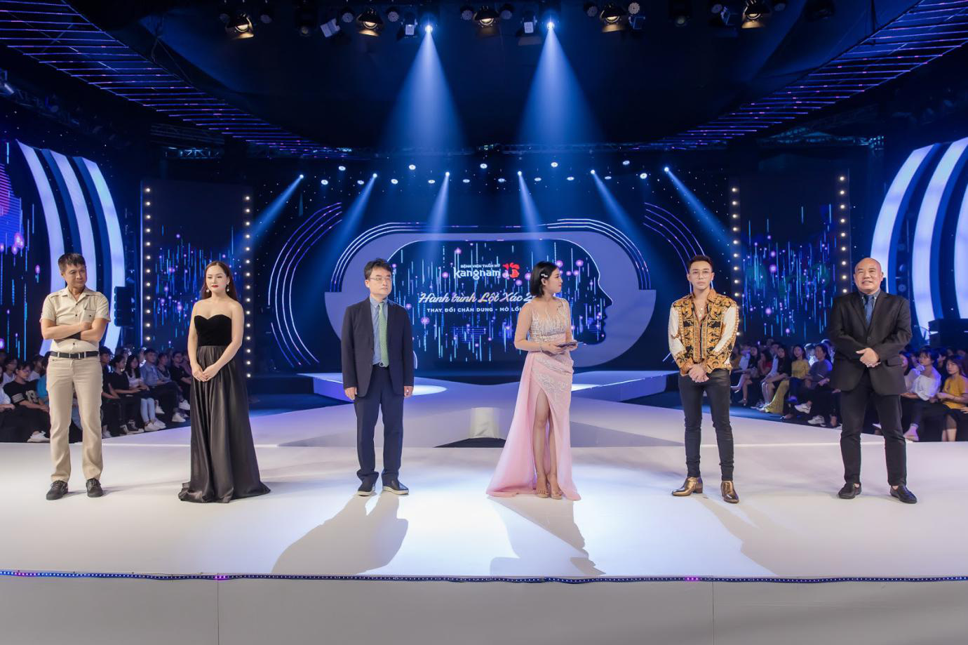 Hoàng Ku: Stylist không chỉ cho người nổi tiếng, tôi muốn làm stylist cho người bình thường có ước mơ - Ảnh 4. Hoàng Ku: Stylist không chỉ cho người nổi tiếng, tôi muốn làm stylist cho người bình thường có ước mơ - Ảnh 4.