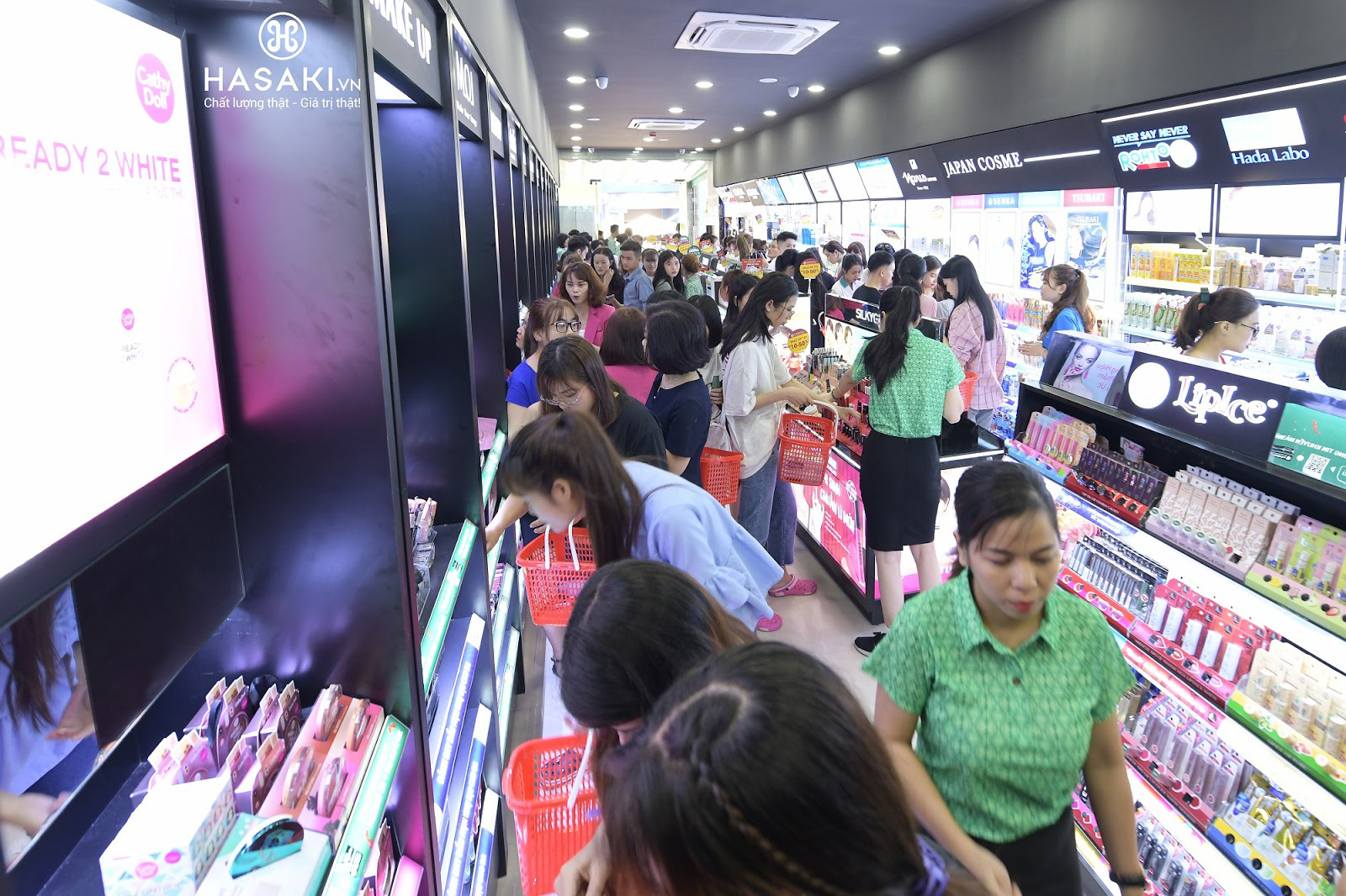 Hàng ngàn người “đổ xô” đến khai trương Hasaki chi nhánh 7 để trải nghiệm  và mua sắm mỹ phẩm cao cấp với giá hời chưa từng có