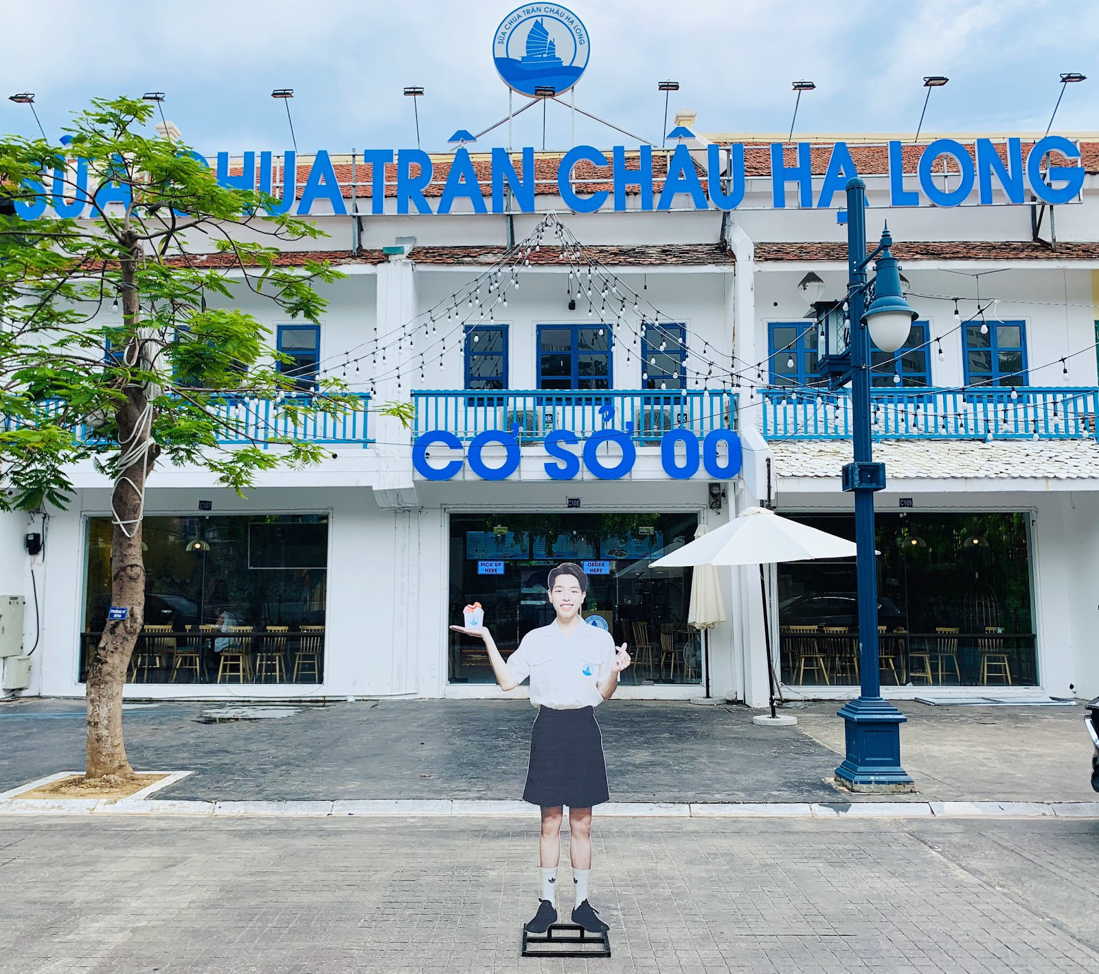 Vừa ra bài mới, hình ảnh Đức Phúc đã tràn ngập khắp phố phường Hà Nội và Sài Gòn - Ảnh 2.