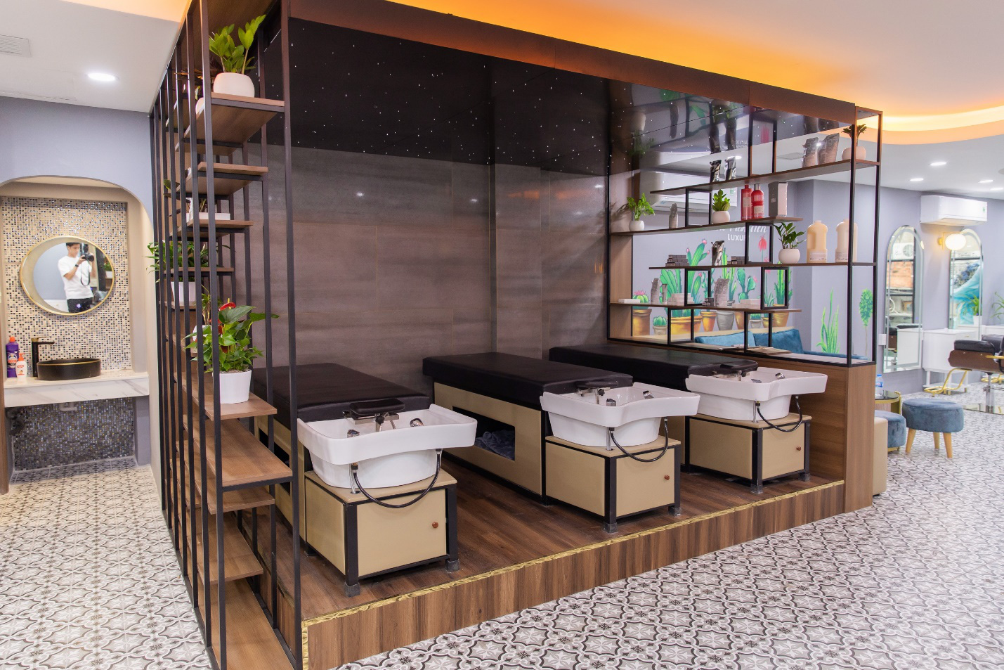Bắc Trần Tiến - Chuỗi salon hiện đại, cực hot được nhiều nghệ sĩ yêu thích - Ảnh 3. Bắc Trần Tiến - Chuỗi salon hiện đại, cực hot được nhiều nghệ sĩ yêu thích - Ảnh 3.