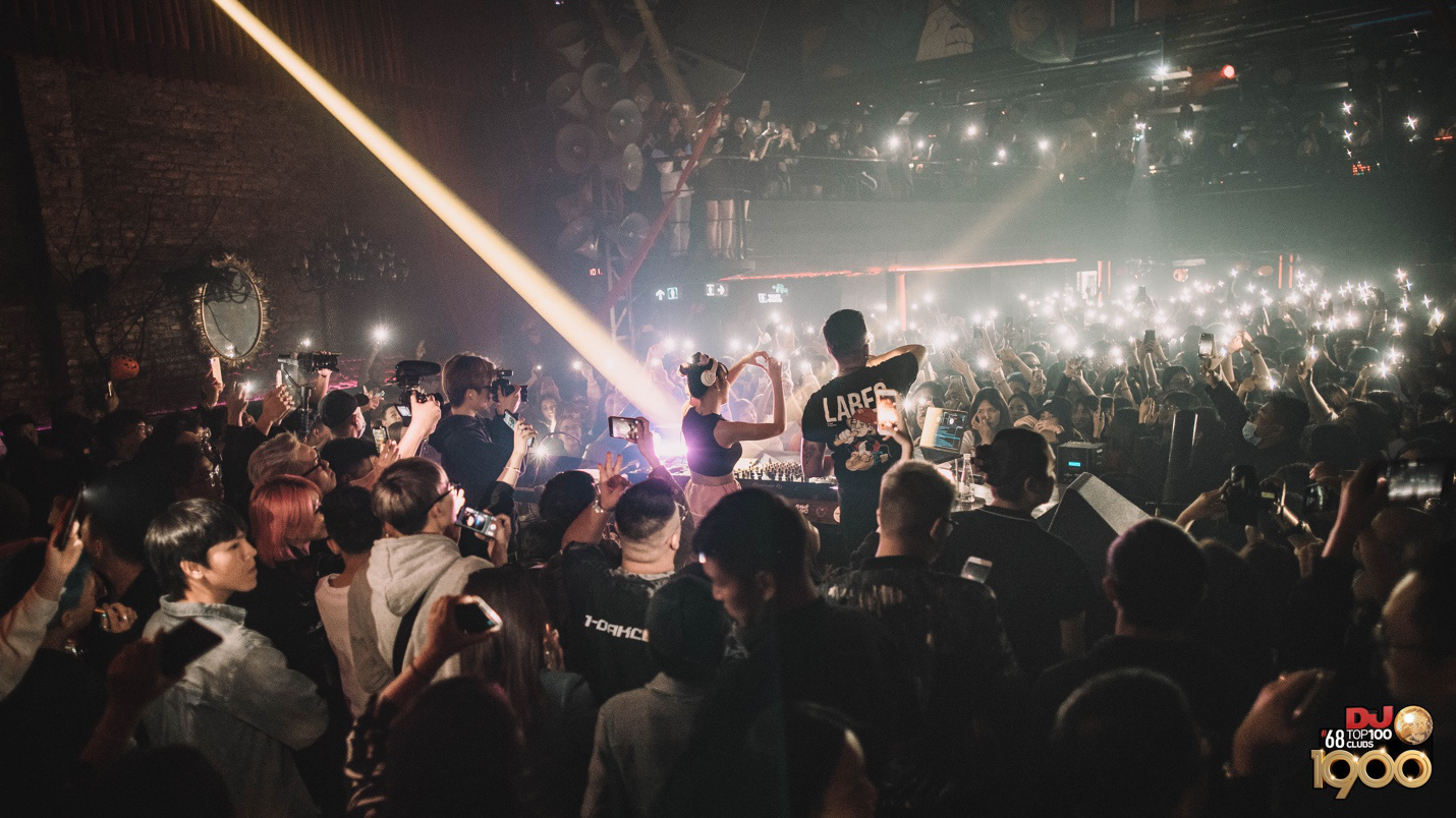 Dàn DJ nữ xinh đẹp “đốt cháy” đêm nhạc điện tử tôn vinh phái đẹp