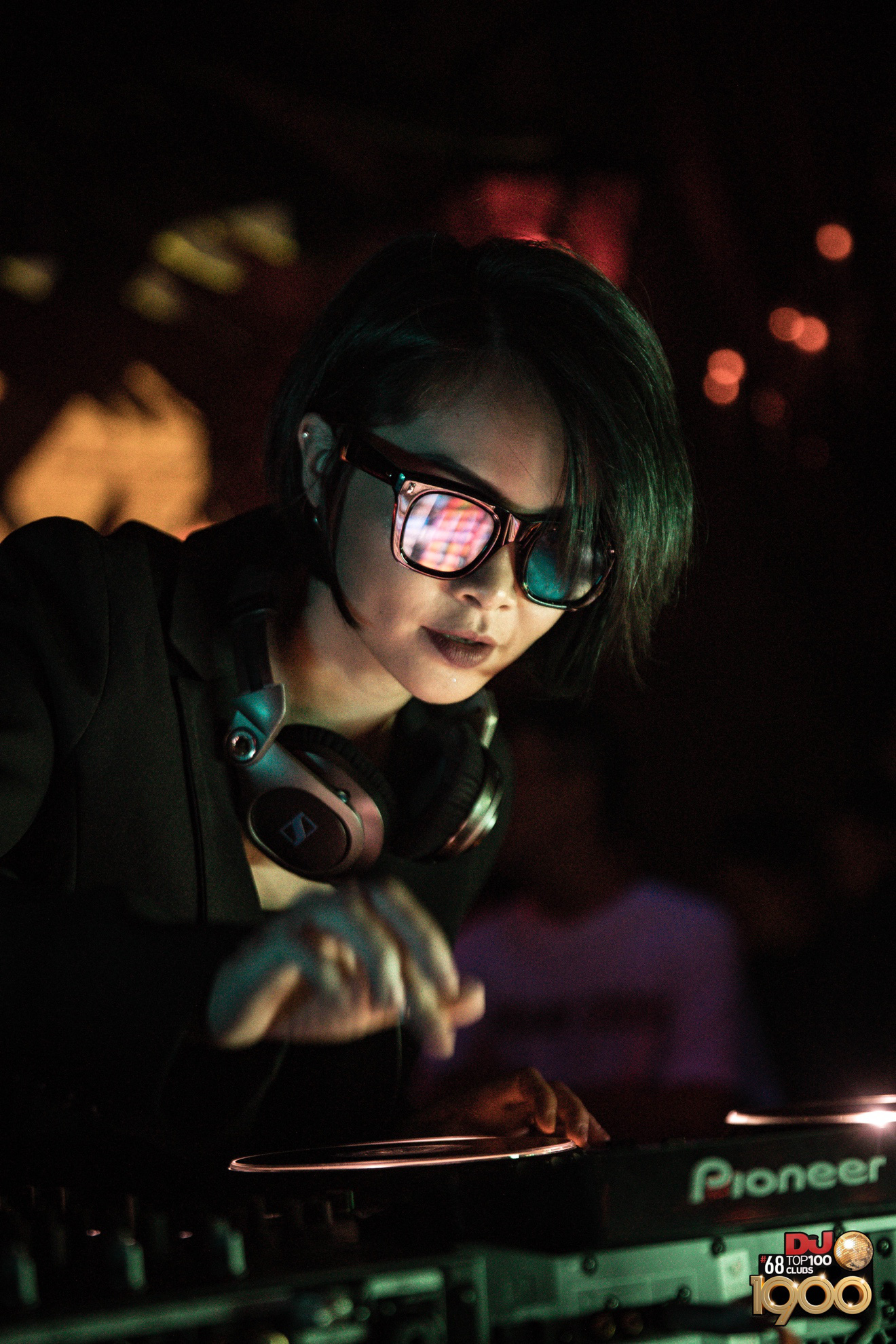 Dàn DJ nữ xinh đẹp “đốt cháy” đêm nhạc điện tử tôn vinh phái đẹp