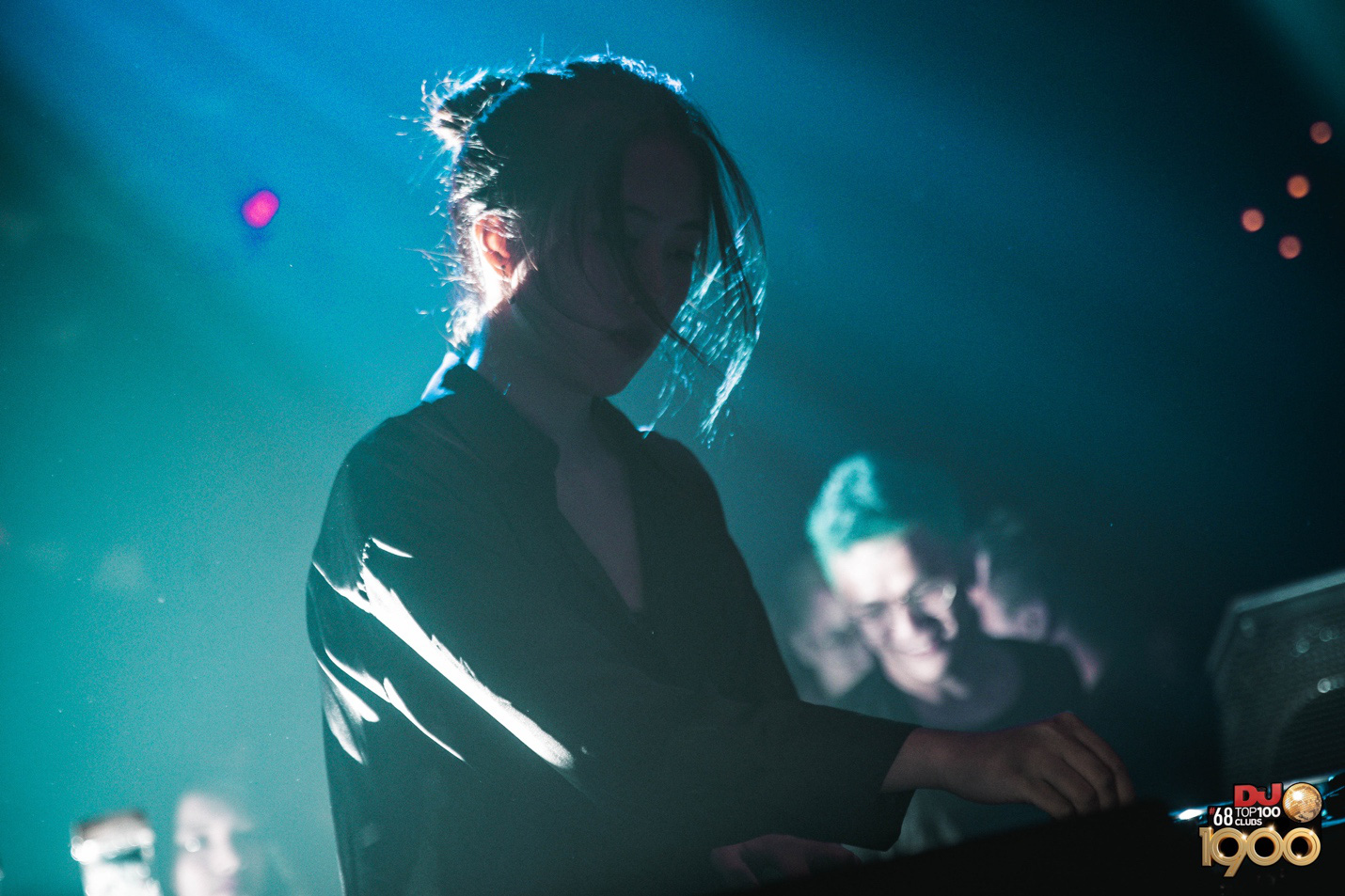 Dàn DJ nữ xinh đẹp “đốt cháy” đêm nhạc điện tử tôn vinh phái đẹp