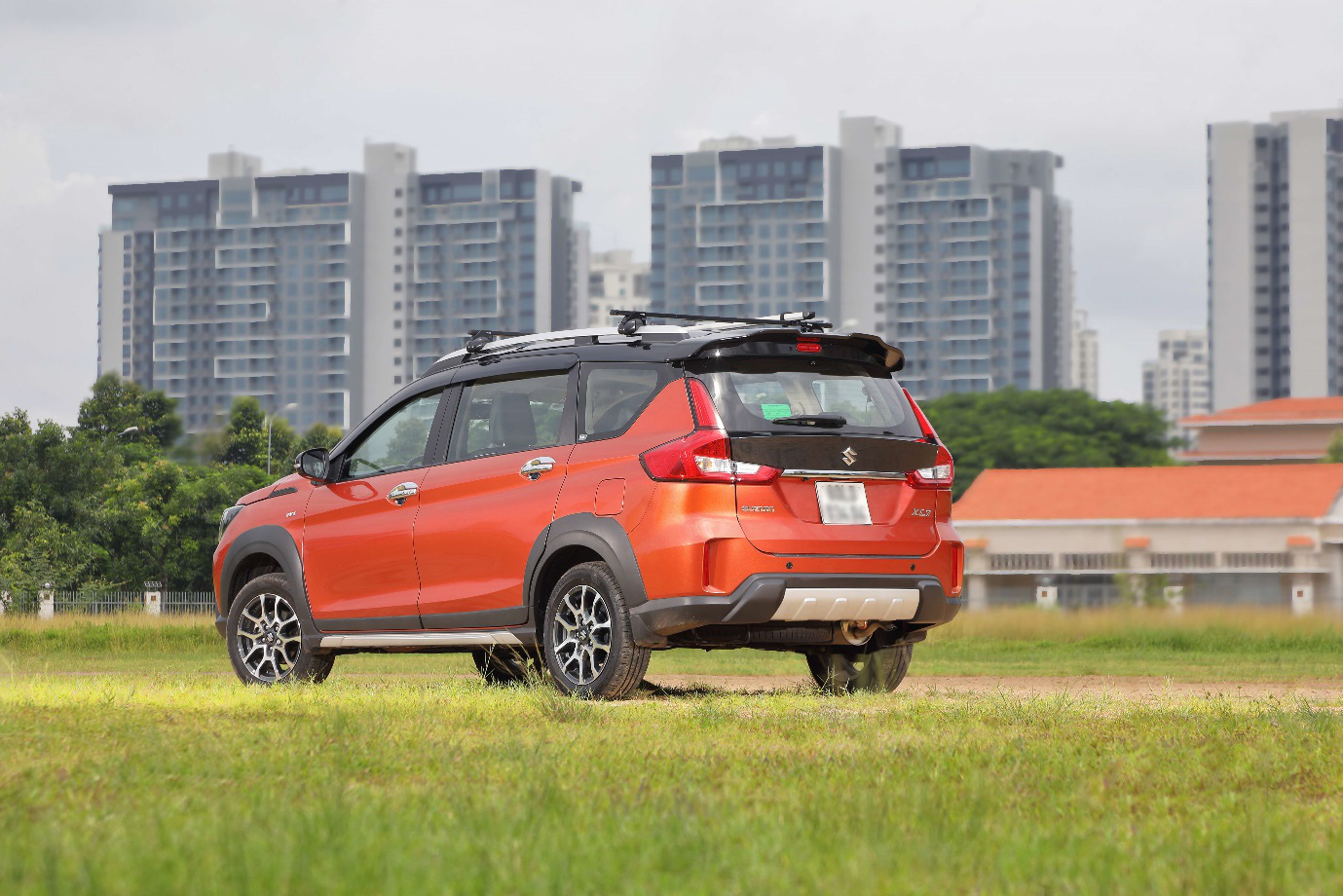 Suzuki XL7 nhanh chóng chinh phục khách Việt với gần 2.000 xe bán ra sau 3 tháng tung ra thị trường Việt Nam