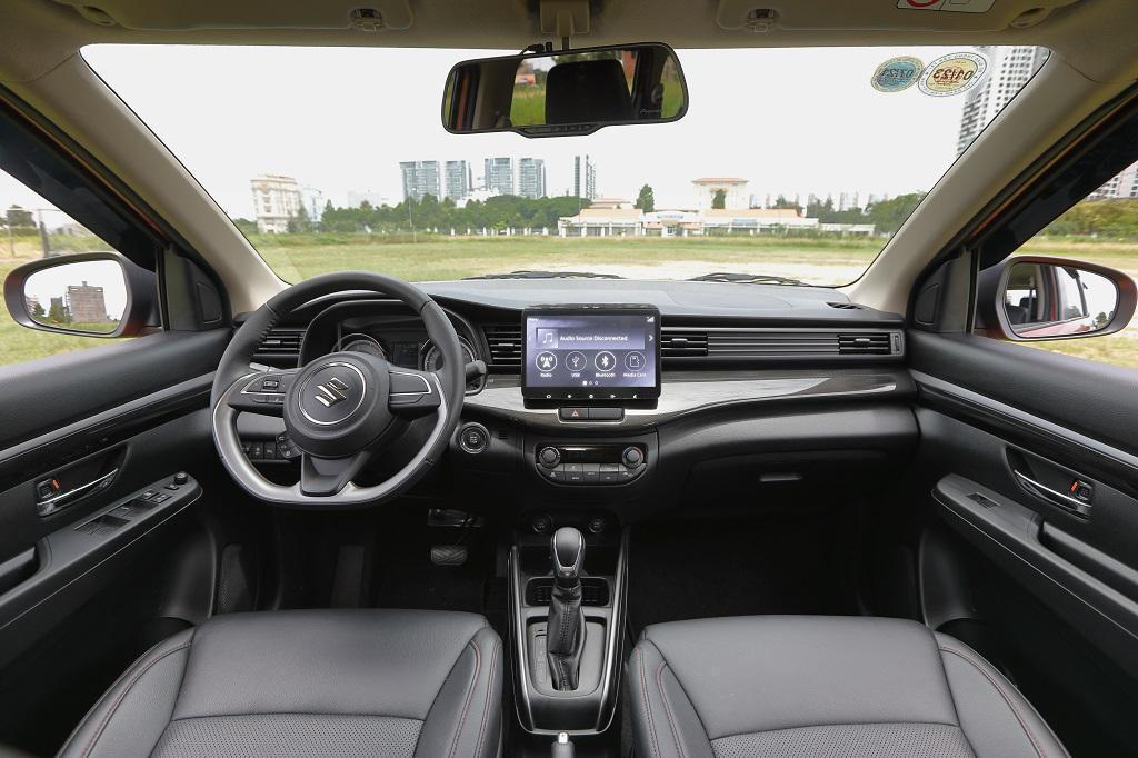 Tầm giá 600 triệu đồng nhưng Suzuki XL7 khiến chủ xe khá bất ngờ với nhiều tiện nghi nội thất.
