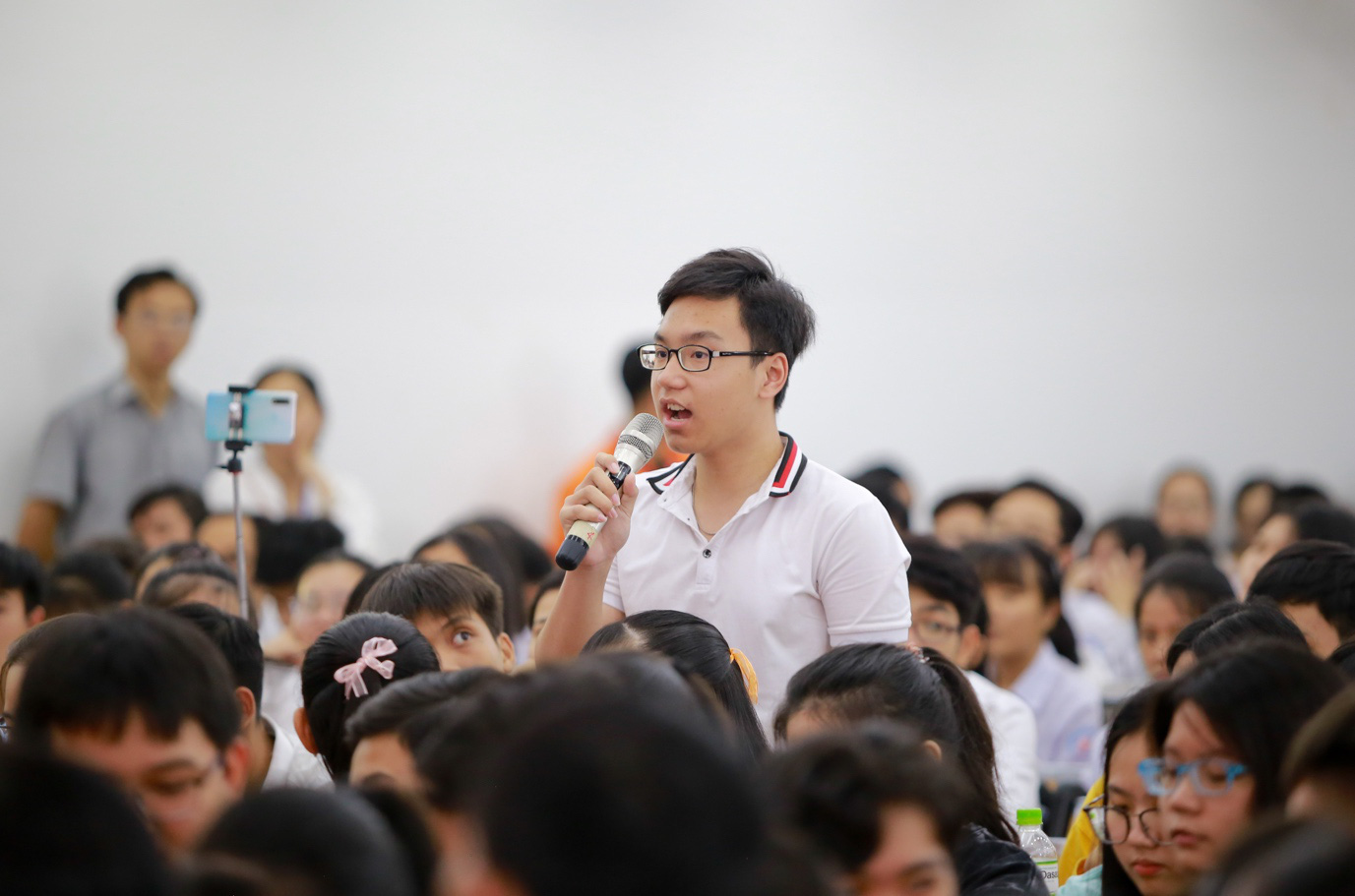 GS Ngô Bảo Châu thích thú khi chịu thua câu hỏi của học sinh yêu Toán miền Tây - Ảnh 3.