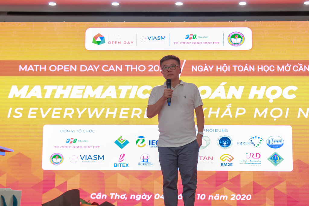 GS Ngô Bảo Châu thích thú khi chịu thua câu hỏi của học sinh yêu Toán miền Tây - Ảnh 4.