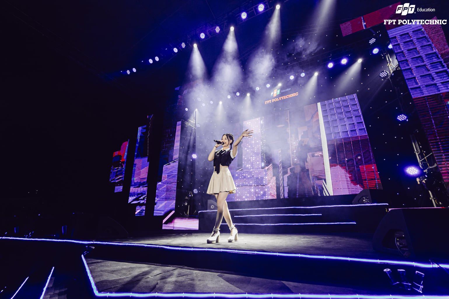 Sơn T&ugrave;ng M-TP, Da LAB, AMEE ch&aacute;y hết m&igrave;nh trong tour nhạc hội xuy&ecirc;n Việt Happy Bee X - Ảnh 7.