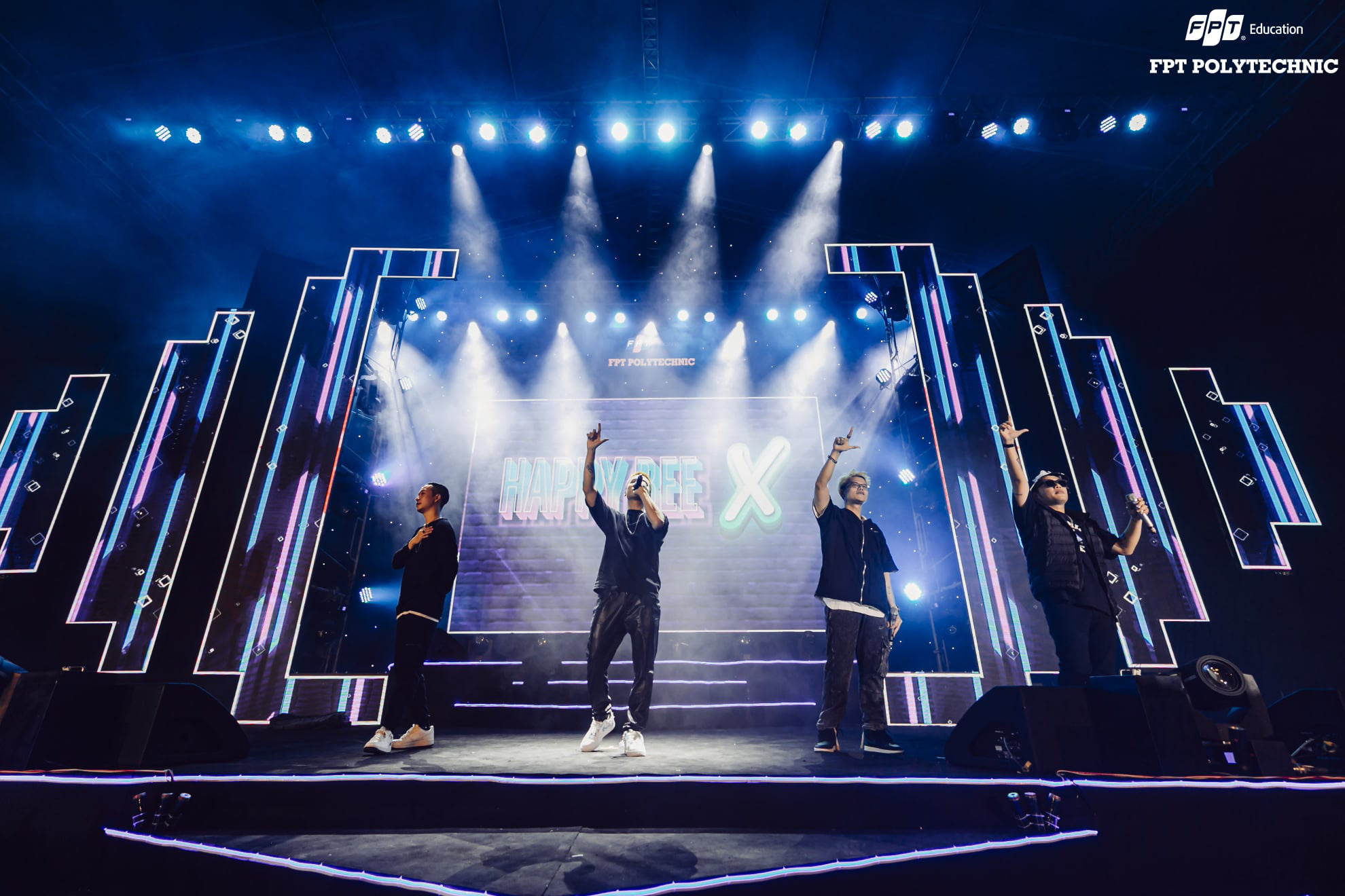 Sơn T&ugrave;ng M-TP, Da LAB, AMEE ch&aacute;y hết m&igrave;nh trong tour nhạc hội xuy&ecirc;n Việt Happy Bee X - Ảnh 4.