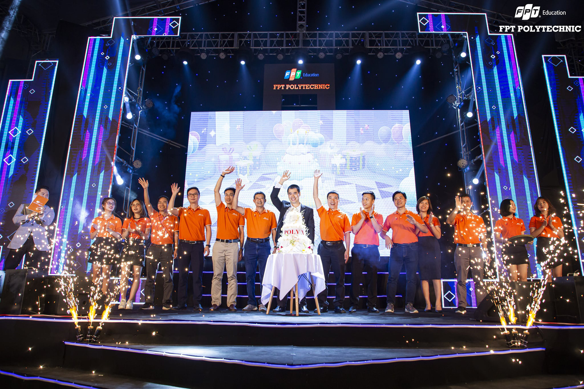 Sơn T&ugrave;ng M-TP, Da LAB, AMEE ch&aacute;y hết m&igrave;nh trong tour nhạc hội xuy&ecirc;n Việt Happy Bee X - Ảnh 8.