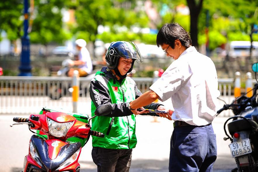 Quà thầy cô thời hiện đại từ học trò - Ảnh 2. Quà thầy cô thời hiện đại từ học trò - Ảnh 2.
