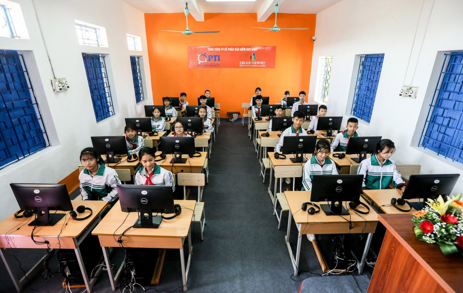PTI tiếp tục đầu tư công nghệ cho nhiều trường học - Ảnh 1.