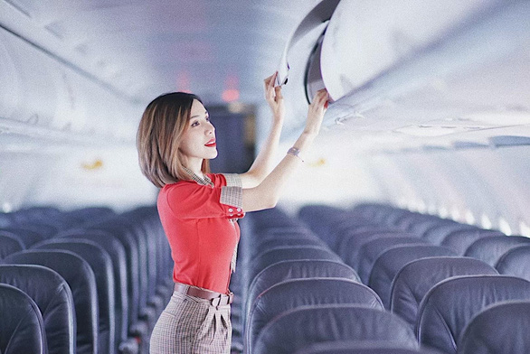 Điểm mặt những n&agrave;ng tiếp vi&ecirc;n h&agrave;ng kh&ocirc;ng xinh đẹp của Vietjet tham gia thi Hoa hậu - Ảnh 3.