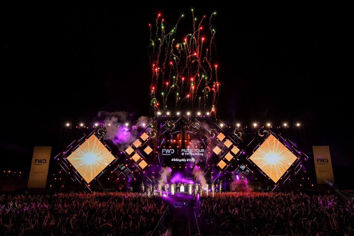 Dế Choắt tung lời Rap cực chất tại FWD Music Tour 2020 @ TP. Đà Nẵng - Ảnh 4. Dế Choắt tung lời Rap cực chất tại FWD Music Tour 2020 @ TP. Đà Nẵng - Ảnh 4.