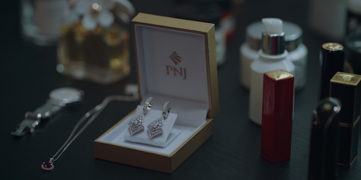 Tiệc Trăng Máu: Hồi chuông cảnh tỉnh về giá trị của niềm tin - Ảnh 4. Tiệc Trăng Máu: Hồi chuông cảnh tỉnh về giá trị của niềm tin - Ảnh 4.